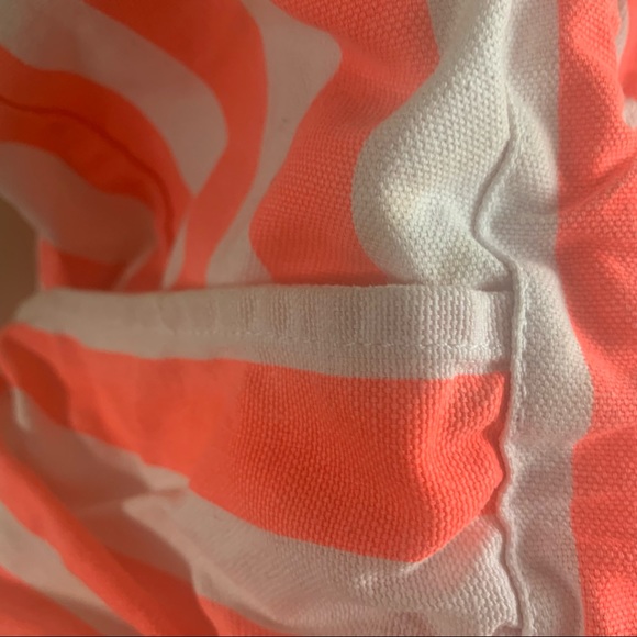 Victoria’s Secret striped bag with rope handles and magnetic snap, side pockets. - Picture 3 of 11